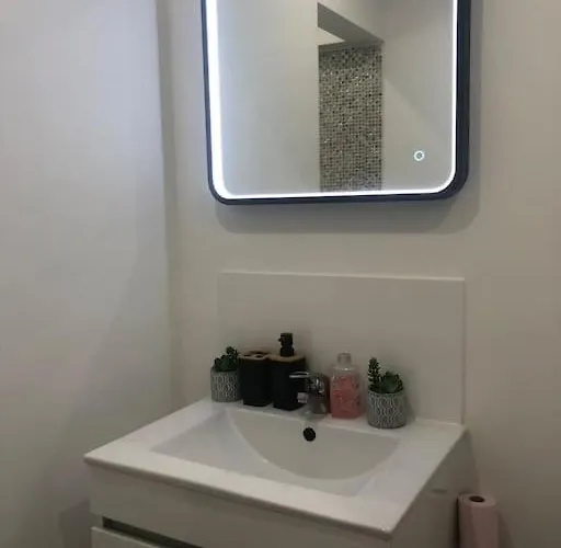 Les Micocouliers - Spacieuse Maison,4chambres ,avec Jardin- Parking -wifi Дом отдыха *